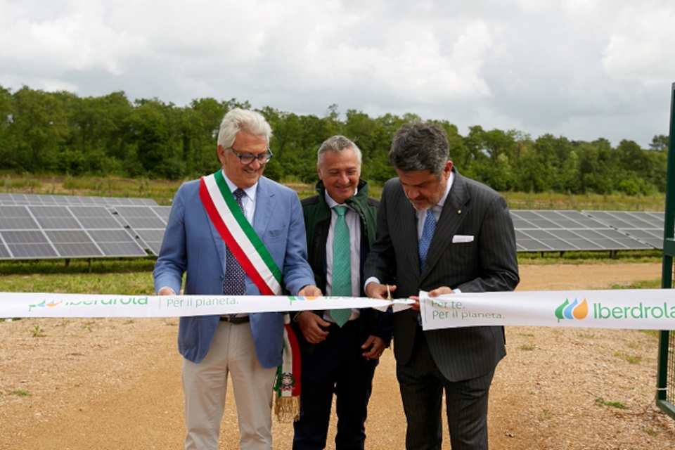 El acto de inauguración de la planta.