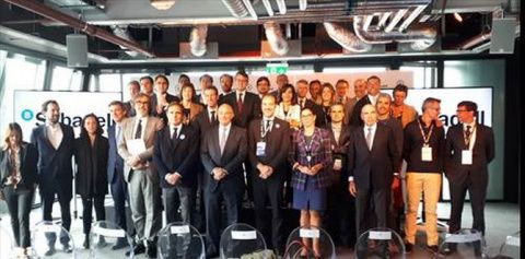 Foto de familia de los asistentes a la jornada.