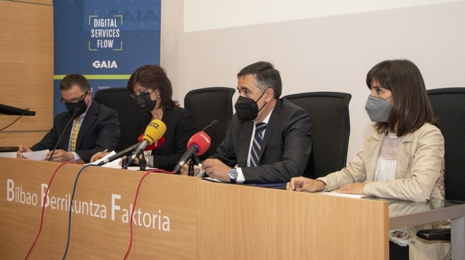 Un momento durante la rueda de prensa ofrecida.