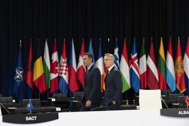 El presidente del Gobierno, Pedro Sánchez, y el secretario general de la OTAN, Jens Stoltenberg. Foto: Pool Moncloa/Borja Puig de la Bellacasa.