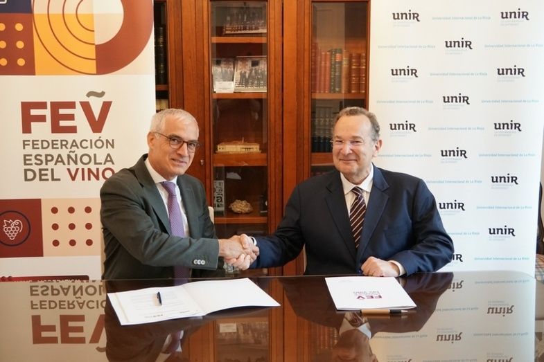 El momento de la firma del convenio.