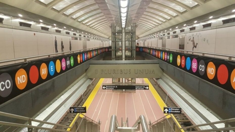 Mezzanine, metro.