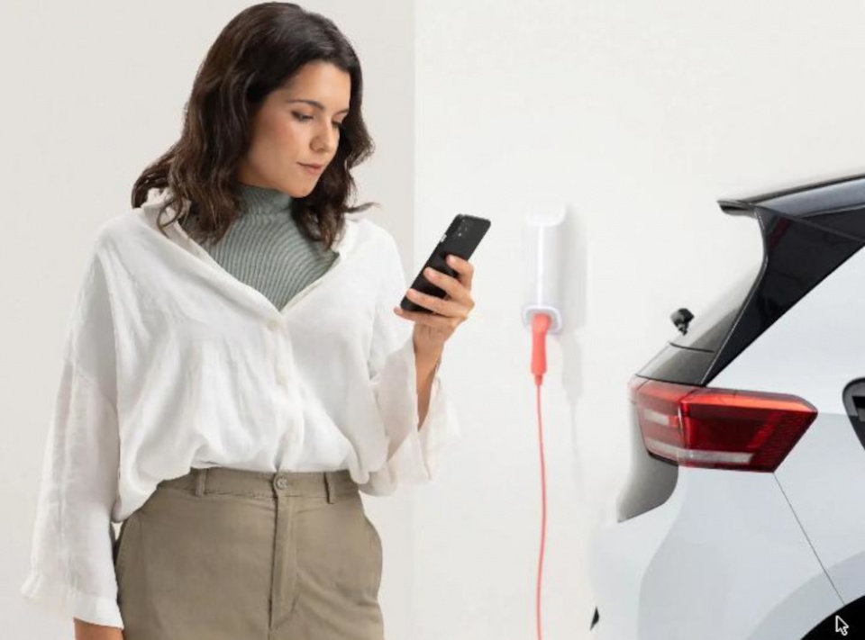 Monta es una plataforma operativa que impulsa el ecosistema del vehículo eléctrico ofreciendo a conductores, empresas, ciudades y redes eléctricas una solución de software integrada.