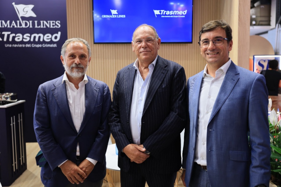 De izquierda a derecha: Mario Massarotti, CEO de Grimaldi Logística España. Ettore Morace, CEO de Trasmed y Miguel Pardo, director de Relaciones Institucionales del Grupo Grimaldi en España.