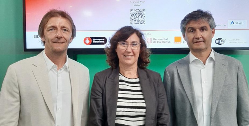 (de izq. a dcha): Ortiz, Mur y Tricio en el Sil de Barcelona.
