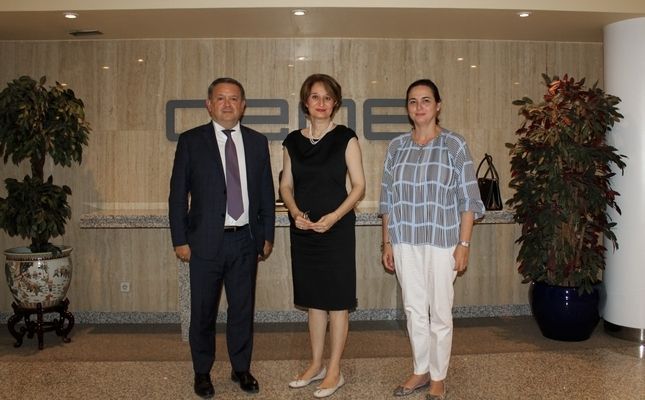 Antes de la reuni&oacute;n en CEOE con la embajadora de Serbia en Espa&ntilde;a &copy;CEOE