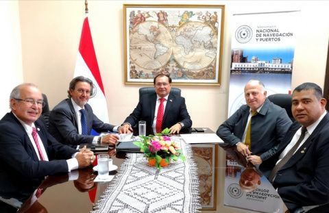 Reunión de Miguel Garín con el Presidente de la Autoridad Portuaria y de Navegación de Paraguay y su equipo.