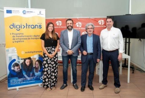 Gloria Sánchez, concejala de Europa de Azuqueca de Henares, Juan Luis Blanco, alcalde de Azuqueca de Henares, Juan Pablo Escamilla, Srio. Gral. de CEFTRAL y Enrique Chinchón, Pdte. de CETM Guadalajara.