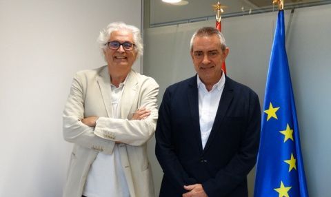 El presidente de COFIDES, José Luis Curbelo, y el director general de Esergui AVIA, Aitor Egurrola.
