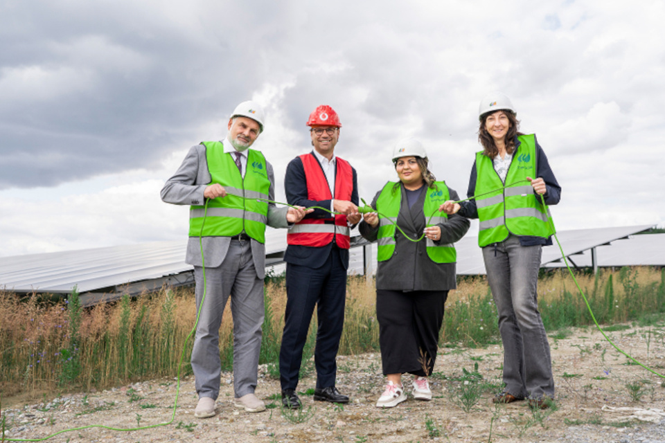 Holger Vogel, alcalde Boldekow; Michael Jungwirth, Miembro del cpomié ejecutivo de Vodafone Germany; Nigar Gurbanli, Resp. Estructuración Iberdrola Deutschland y Consuelo Morales, Resp. Eólica terrestre Iberdrola Deutschland.