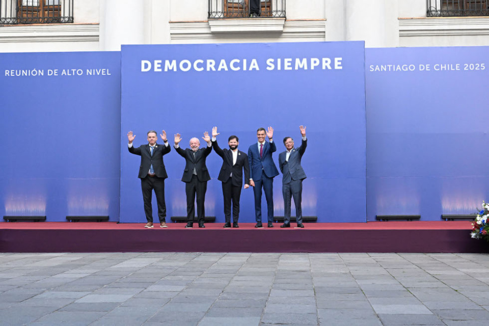 Los presidentes de Uruguay, Brasil, Chile, España y Colombia. | Pool Moncloa/Borja Puig de la Bellacasa. Santiago de Chile.