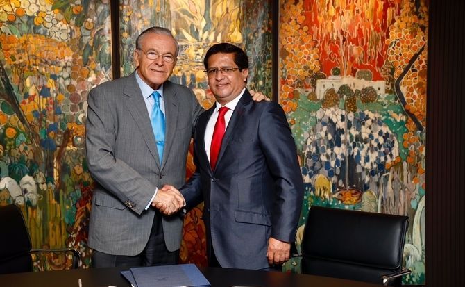 Isidro Fain&eacute;, presidente de la Fundaci&oacute;n Bancaria &rdquo;la Caixa&rdquo;, y Jorge Solis, presidente de la Federaci&oacute;n Peruana de Cajas Municipales de Ahorro y Cr&eacute;dito.