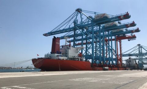El ‘Zhen Hua 23’, especializado en el transporte de carga de grandes dimensiones. El ‘Zhen Hua 23’, especializado en el transporte de carga de grandes dimensiones.