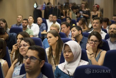 Alumnos de 43 nacionalidades participan en la Zigurat Student Week 2019.