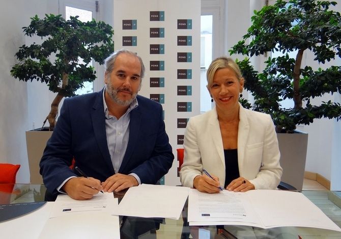 La firma del acuerdo.