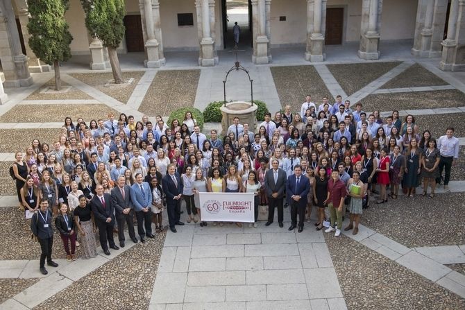 Foto de grupo de la jornada de bienvenida a los becarios Fulbright en la Universidad de Alcal&aacute;.
