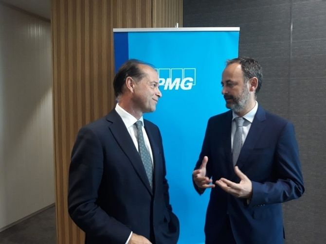 Encuentro entre el consejero de Empleo, Universidades, Empresa y Medio Ambiente, Javier Celdr&aacute;n, y el secretario de Estado brit&aacute;nico para Pol&iacute;tica Comercial, George Hollingbery.