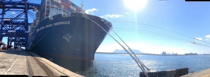 CMA CGM Jean Mermoz operando en la terminal de TTIA en el Puerto Algeciras.