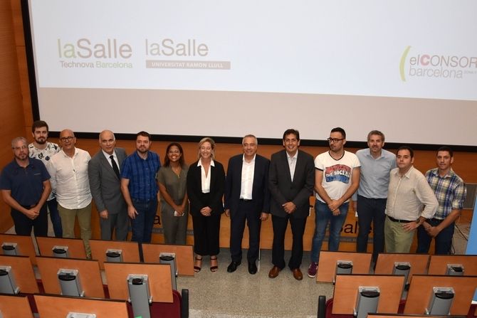 Las empresas participantes de este programa de aceleraci&oacute;n junto con Pere Navarro, Josep Miquel Piqu&eacute;, Josep Mart&iacute; Santos y Javier la Osa.