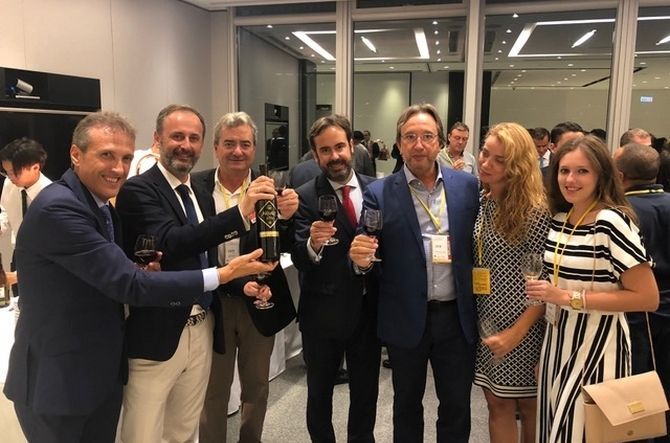 En Evento Santander Hong Kong junto a Consejero de Empresa Región Murcia, Presidente de Apoexa y clientes J García Carrión y Agrodolores.