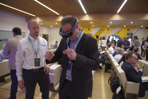 Las nuevas tendencias TICs en los aeropuertos, propuestas para la reducción en los gastos operacionales (OPEX) .