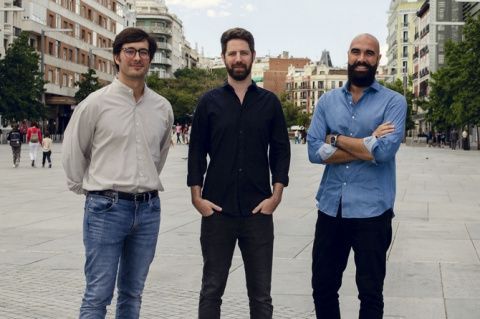 De izquierda a derecha, Martin Villanueva, Amir Kaplan y Gabriele Murrone, fundadores de ifeel.