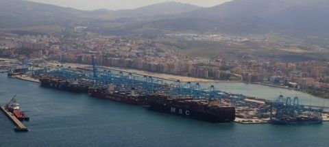 Puerto de Algeciras mayo 2020. Megaship MSC Arina. Cedida HELITY