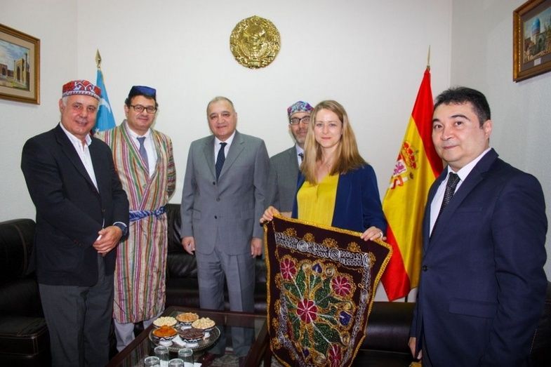 Las características de la misión empresarial que organiza la Alianza son básicamente su alto componente práctico y empresarial.