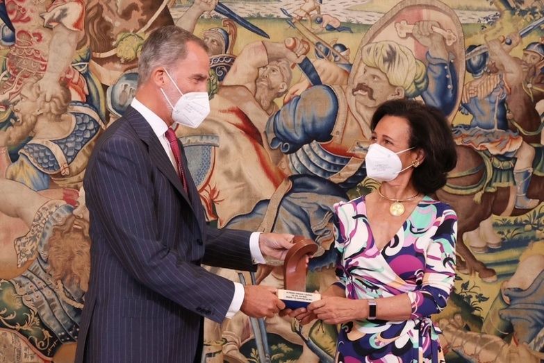 S.M. el Rey y Ana Botín.