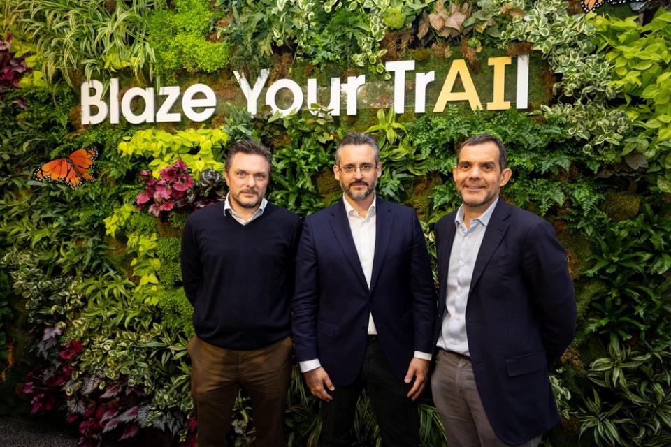 De izquierda a derecha: Alonso Fernández, Partner Responsible for Industry and Services at NTT DATA, Dimitris Bountolos, Chief Information & Innovation Officer at Ferrovial and Arsenio Otero, EVP and Global Sales COO, Salesforce.