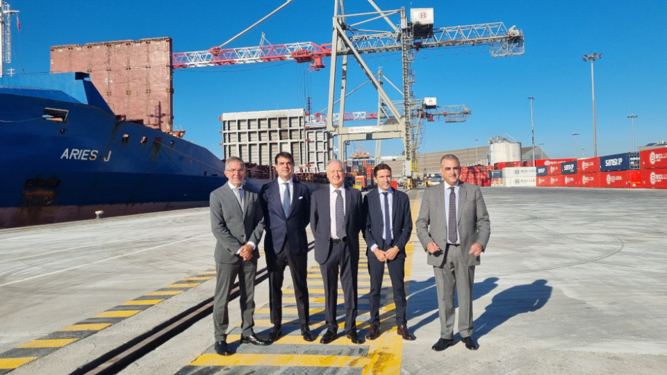 (de izq. a dcha): Díaz, Boluda, Arasti, Casares y Media durante la inauguración de la obra.
