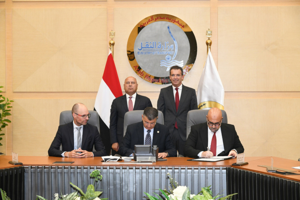 CAF ha firmado tres contratos con la Autoridad Nacional de Túneles (NAT), empresa estatal encargada del desarrollo de la red de metro en Egipto.