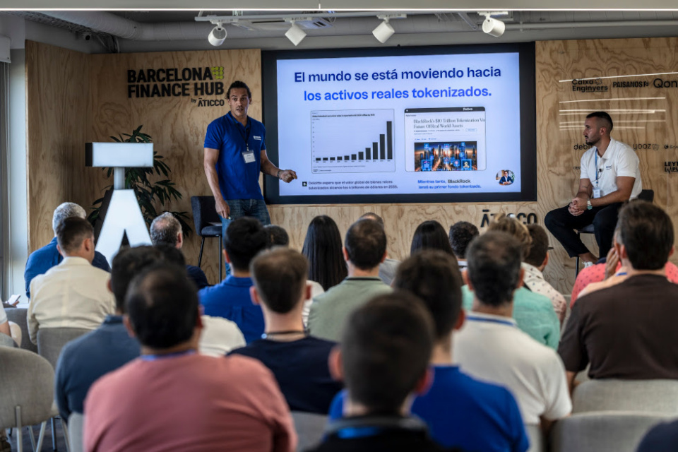 Imagen: a la izquierda, Robin Decaux, CEO de Equito.