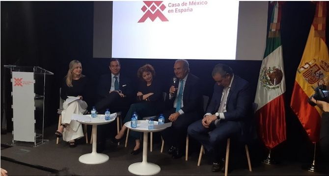 Participantes en el Foro en Casa de M&eacute;xico.