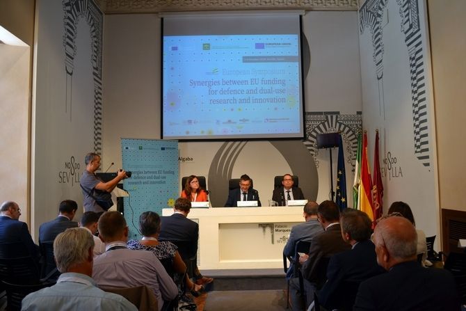 Un momento de la inauguraci&oacute;n del Simposio.