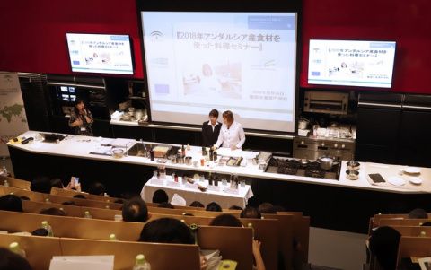 Presentación de productos de la región en la Escuela Culinaria Hattori de Japón.