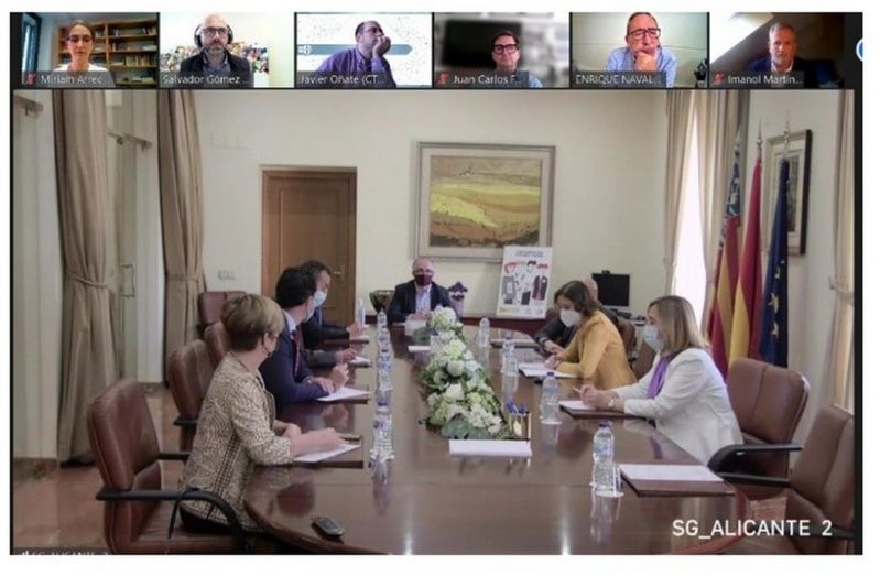 Reunión mantenida con la ministra de Industria, Comercio y Turismo, Reyes Maroto, y representantes de FICE.