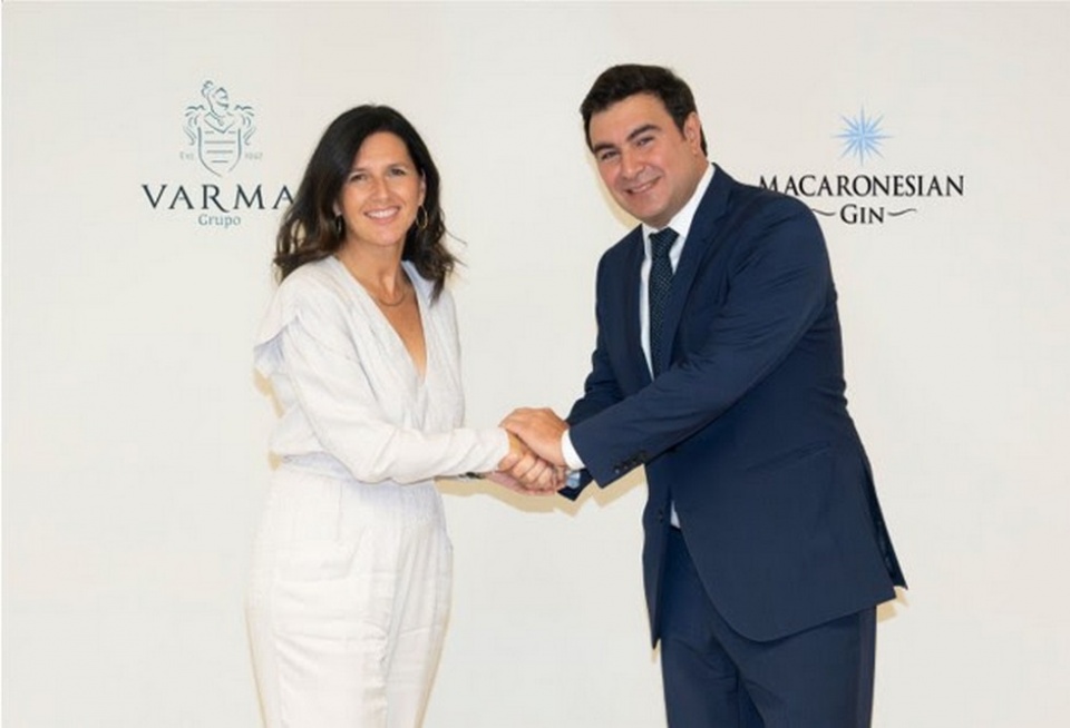 Teresa Martín de la Mata, presidenta de Grupo Varma y Diego Rómbola, director general de Destilería Santa Cruz.