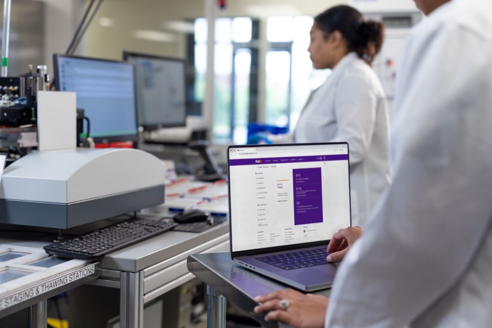 FedEx tiene un fuerte compromiso con la innovación, que se demuestra aún más con el uso estratégico de aprendizaje automático dentro del sistema FedEx Surround®.