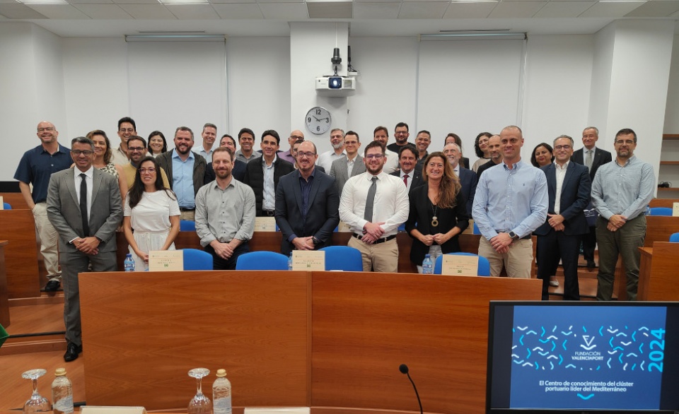 Imagen del ministro Silvio Costa junto a los alumnos de la 4ª edición del MLGP de Brasil.