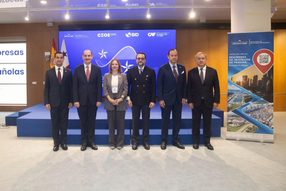Participantes en la inauguración del Foro de Inversiones de Panamá.