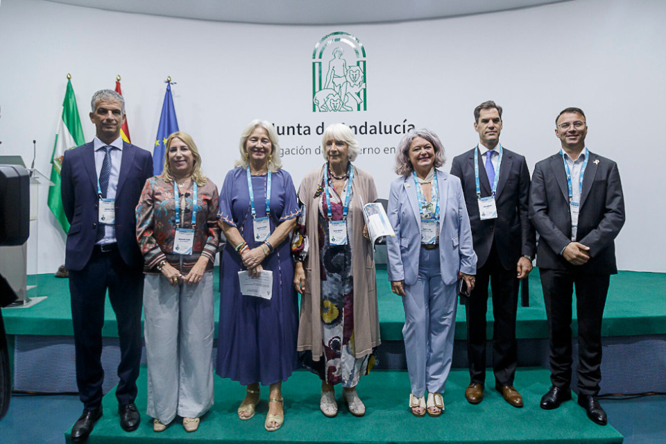 Participantes en la sesión de inauguración del congreso; en el centro Mª Teófila Martínez, presidenta de la Autoridad Portuaria de Bahía de Cádiz Participantes en la sesión de inauguración del congreso; en el centro Mª Teófila Martínez, presidenta de la Autoridad Portuaria de Bahía de Cádiz