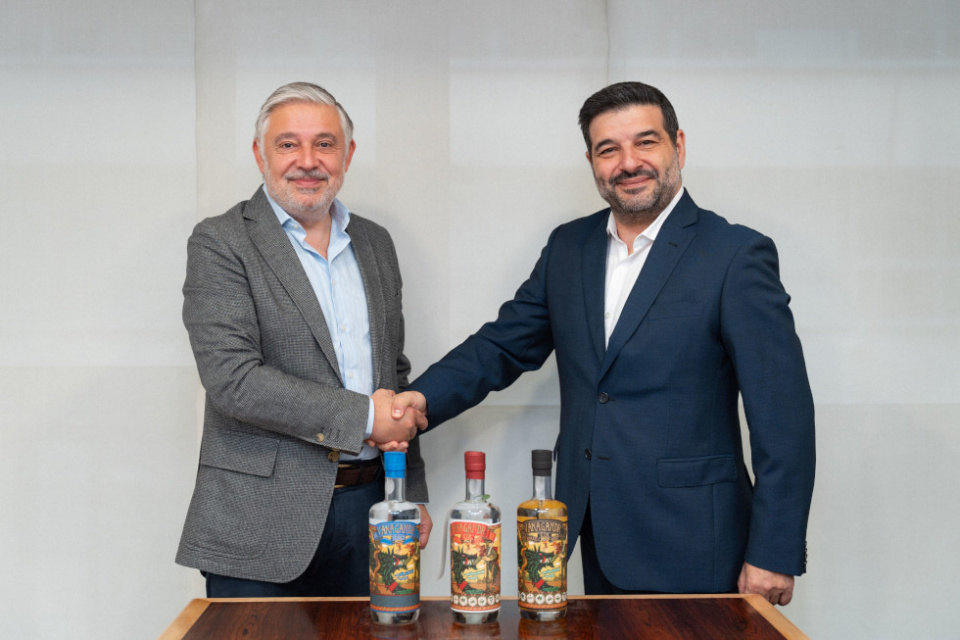 La firma, Francisco Ucha Y Enrique Pena.