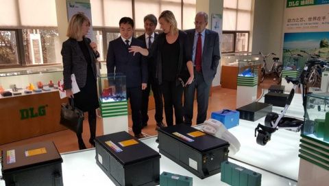 Marta Gastón visita en Shanghái la sede de la empresa DLG Energy.