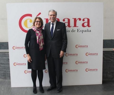 El exsecretario de Comercio de Estados Unidos durante la administración Bush y presidente del Grupo Albright Stonebridge, Carlos Gutiérrez, en el debate en la Cámara de Comercio de España.