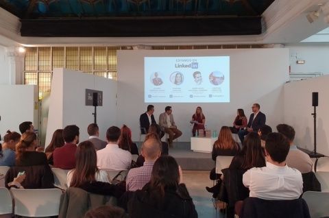 Mesa redonda.