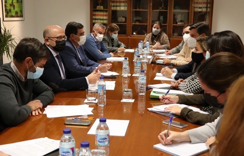 encuentro con representantes de la Asociación Agraria de Jóvenes Agricultores (Asaja)