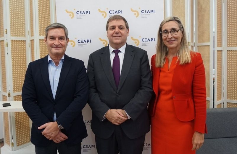 Jaume Miquel, Pdte. de Tendam-Retail, Juan Manuel Serrano, Pdte. de Correos y Nuria Vilanova, Pdta. de CEAPI.