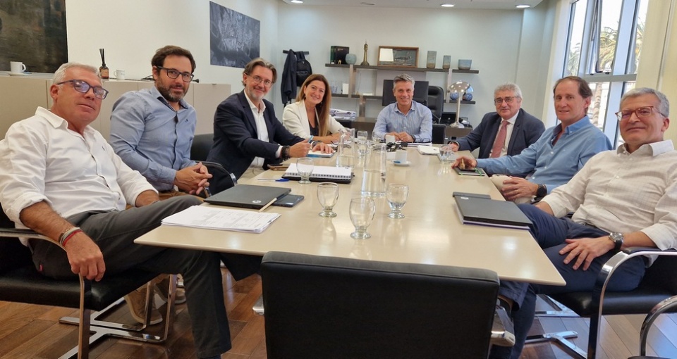 Equipo técnico de la Fundación Valenciaport y Puertos del Estado junto al gerente general del Puerto de Bahía Blanca y su equipo directivo.