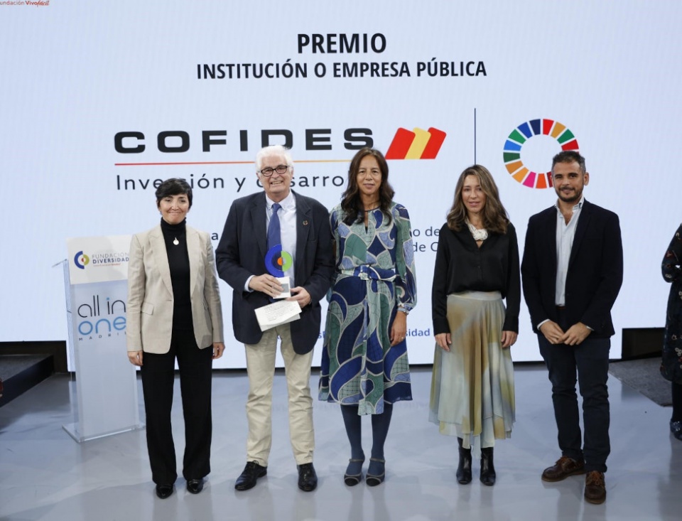 José Luis Curbelo, presidente de COFIDES; Sylvia Jarabo, miembro del jurado de los IX Premios Fundación Diversidad; Xiana Méndez, secretaria de Estado de Comercio; y Laura Valeriani y Álvaro Padial.